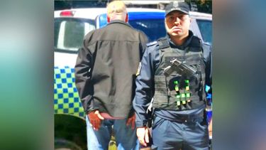 Testigos afirman que es habitual que el ahora detenido acose sexualmente a mujeres que pasan por la vereda de su casa. Testigos afirman que es habitual que el ahora detenido acose sexualmente a mujeres que pasan por la vereda de su casa.