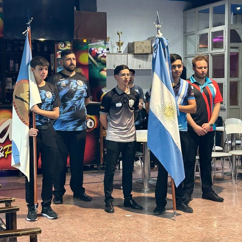Pilar en la bandera. Los hermanos Block fueron los abanderados del Campeonato Argentino de Billar.