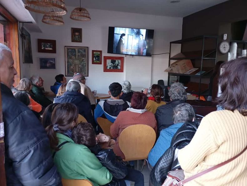 “EL DEPENDIENTE”. La película se proyectó en el café El Almacén.