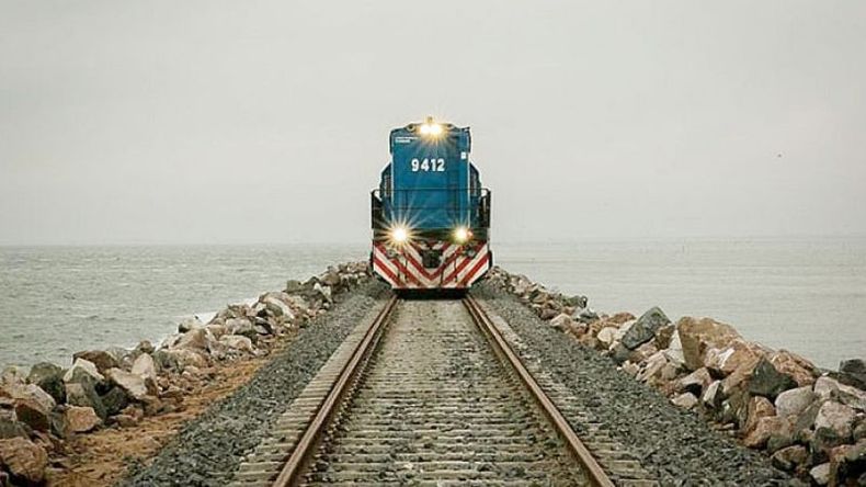 LAGUNA. El tren volvió a Rufino en noviembre a través del pedraplén de La Picasa..