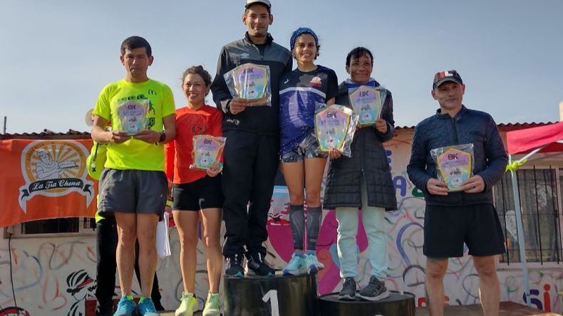 PODIO. La general de Damas y Caballeros, tras correrse la 8ª fecha del Nuevo Milenio..