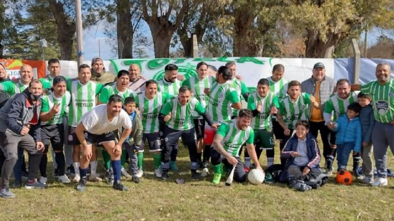 BICAMPEÓN. Abrojal festeja una nueva consagración en la Asociación Pilarense..