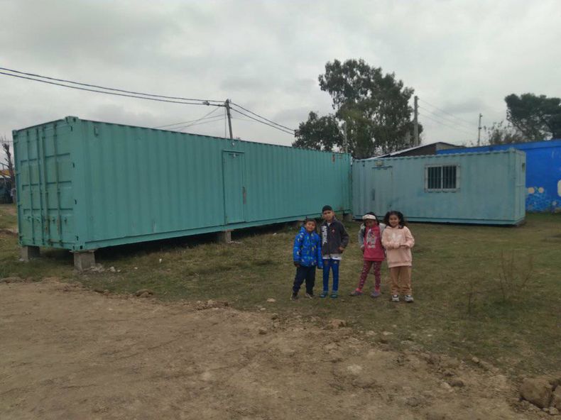 Los contenedores llegaron a Palabras del Alma donados por El Bosque Rugby Club.