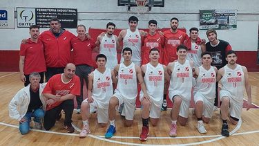 EQUIPO. El Rojo de la Avenida busca su 9º triunfo en fila..