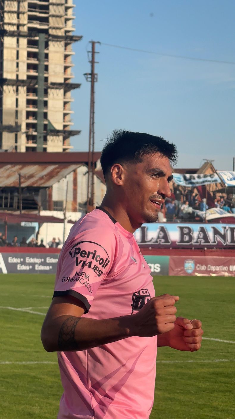 PUÑO APRETADO. El Chengue Morán regresó a la Primera del Monarca marcando un gol clave.