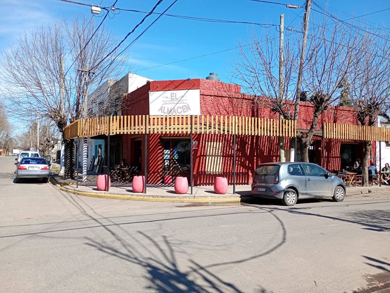 El caf&eacute; El Almac&eacute;n, en San Mart&iacute;n y Belgrano, donde Leonardo Favio film&oacute; "El dependiente".
