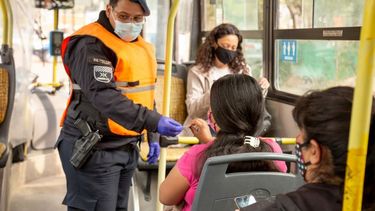 Se reforzarán los controles y el transporte público seguirá siendo para esenciales (foto: Vero Carro)..
