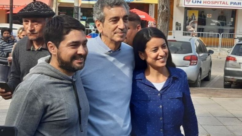 Con Pablo Camacho y Ana Barreto, precandidatos a concejales de Pilar..