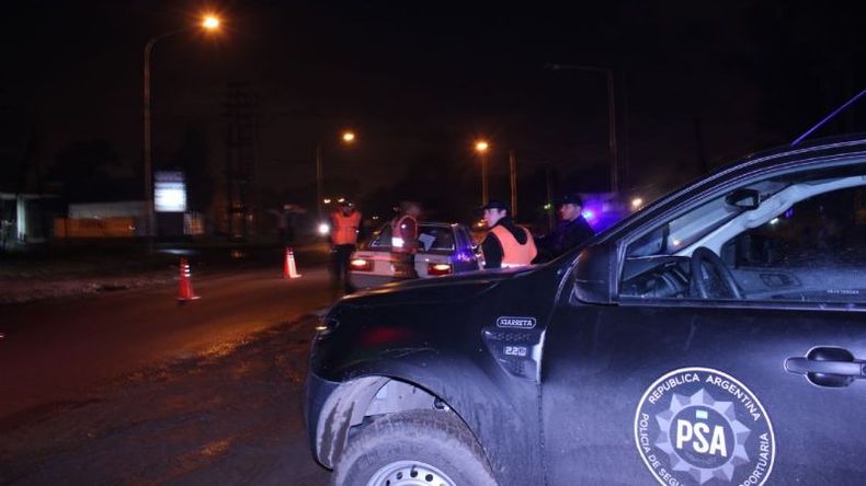 OPERATIVOS. Fuerzas federales, anoche, en ruta 8 altura La Lonja..