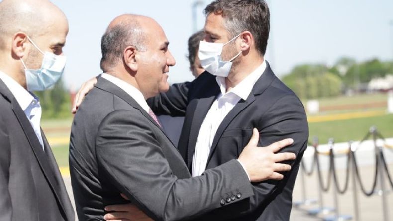 RECIBIMIENTO. Achával recibió esta mañana al jefe de Gabinete Manzur..