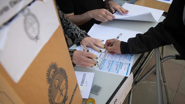 FIRMA. Las autoridades de mesa tendrán su remuneración asegurada.