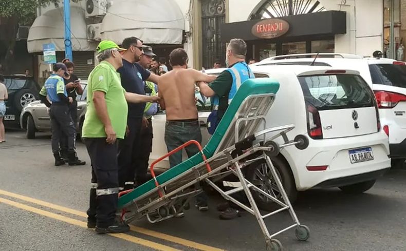 El pilarese conducía en forma errática por la avenida Tapia de Cruz, pleno centro de Escobar.