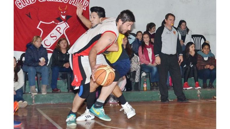 25 PUNTOS. Jugó, goleó y no alcanzó el esfuerzo de Mocha Arias..