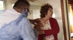 A domicilio. El Municipio continúa con la campaña de vacunación antrigripal casa por casa, destinada a los adultos mayores. .