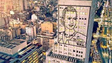 SI EVITA VIVIERA. Uno de los murales en el edificio de Salud y Desarrollo Social..