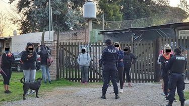 SIN PELOTA. Diez mujeres jugaban al fútbol y terminaron con una causa penal..