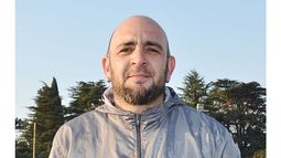 DE FRENTE. Castro no elude el peso del partido con Caza y Pesca..