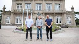 DE VISITA. Achával siguió su gira por la ruta productiva bonaerense.