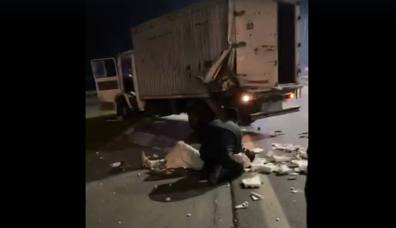 El camionero que transportaba telgopor fue llevado al Hospital Central de Pilar.