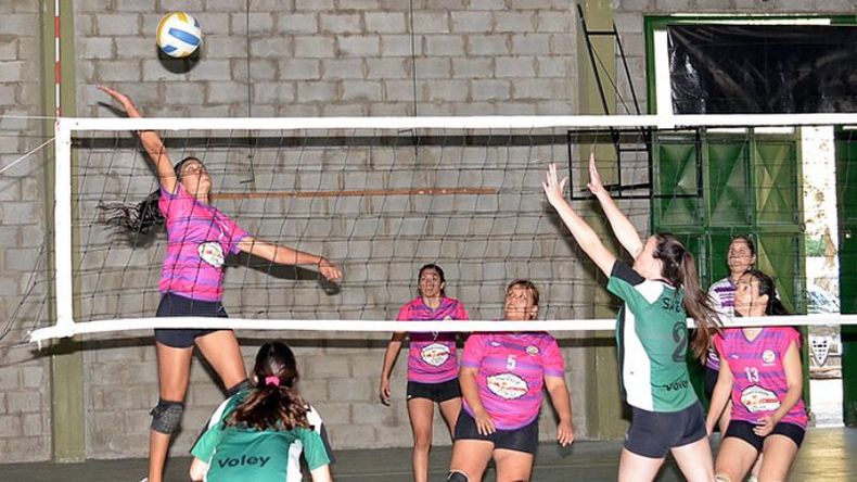 PARTIDO. El ataque de Sinergia, durante el juego en el Verbo..