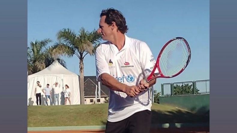 Nalbandian volvió a hacer magia con la raqueta, esta vez en las canchas de Pilar Golf. .