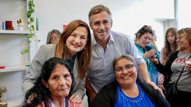 MUJERES. Achával y Estela Díaz recorrieron la casa y charlaron las participantes de los talleres.