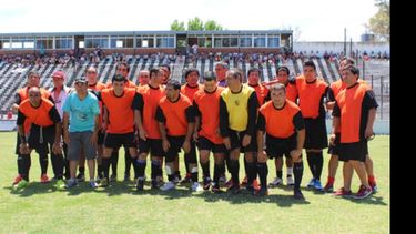 INVICTO. Agustoni superó 4-2 a La Lonja y es uno de los punteros del torneo..