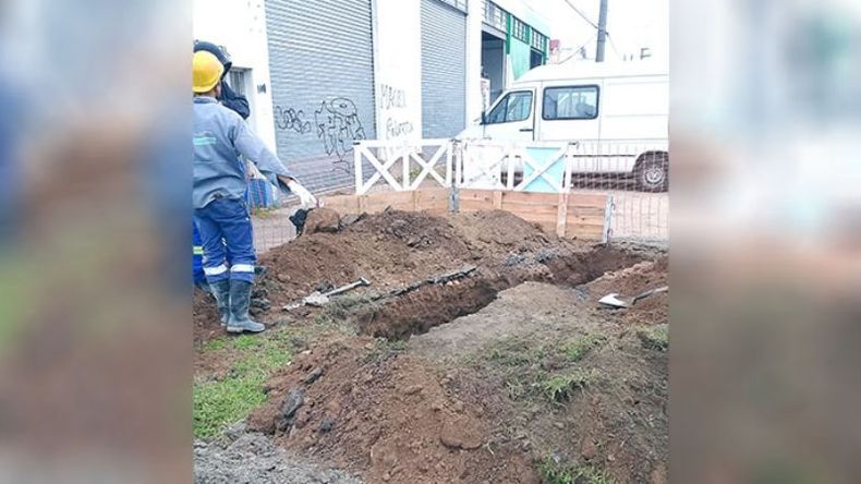 Gracias a El Diario de Pilar, AySA y al intendente Federico Achával por hacerse eco de mi reclamo por desbordes de aguas servidas. Agradezco porque en el domicilio más perjudicado vive una persona mayor y teníamos miedo de que se accidentara al transitar por la verada. Aysa oficial, excelente el trabajo que están haciendo. Rafa Guarrera / @RafaGuarrera..