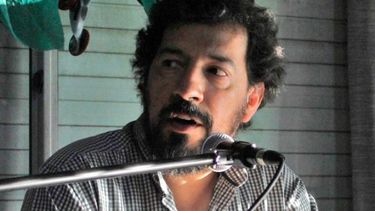Fabián Domínguez es docente y escritor..