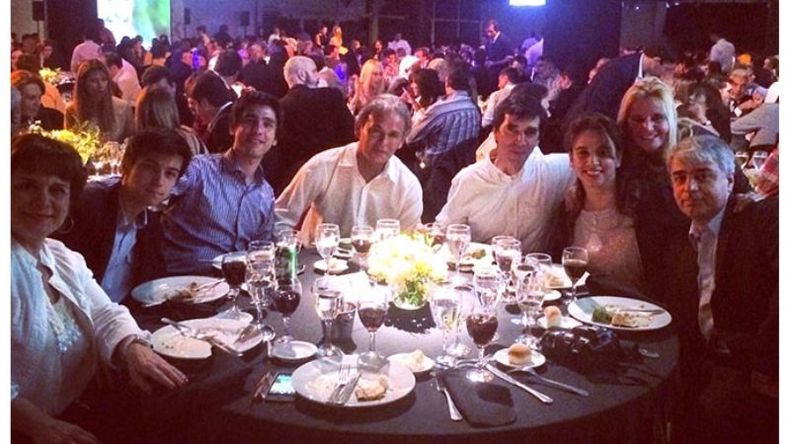 CENA. Un evento de recaudación, en 2015. Entre otros, comparten la mesa Saulle, Lagomarsino, Zakhem y Liberé..