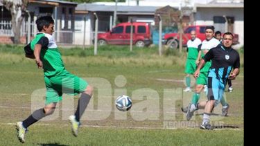SERIE. Gustavo Godoy despeja; El Tala se cruzará en los octavos de final ante Atlético Astolfi..