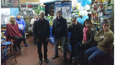 PRESENCIA. Sampietro y Ros fueron las caras del Municipio ante los comerciantes..