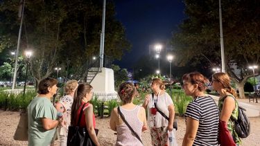 MÁSTIL. El paseo incluye referencias históricas del casco céntrico.