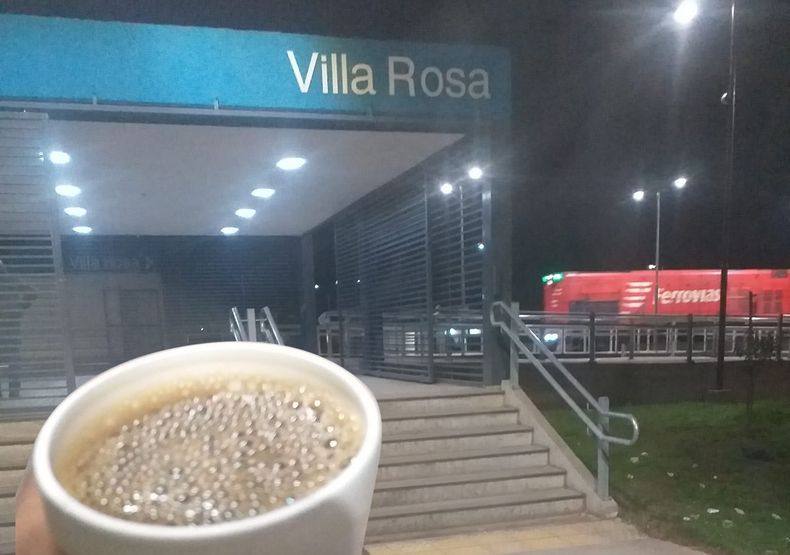 Nada como un buen café para comenzar la semana laboral. Villa Rosa-Retiro de las 4.52. Saliendo puntual con el rojito. Buen día grupo que tengan un buen comienzo de semana. Jorge Lopez.