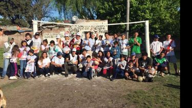 A LA CANCHA. Ducoté sigue de campaña por los barrios..