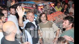 Roberto Naivirt saluda a la cámara de El Diario..