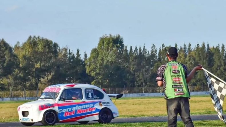 BANDERA A CUADROS. Figueredo volvió y ganó en 1600. .