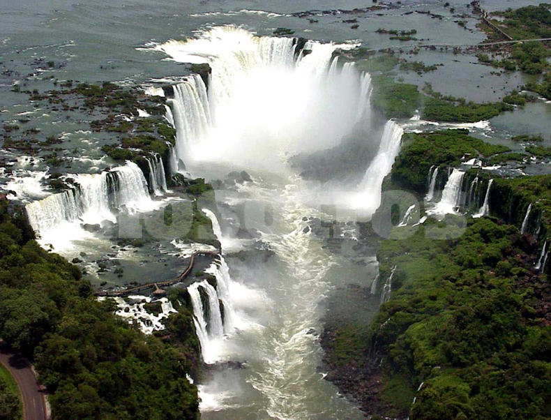 Las Cataratas del Iguazú son uno de los lugares que muestra el documental. (El Litoral)..webp