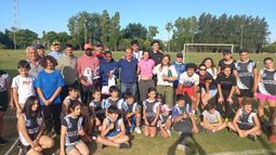GRUPO. Los atletas keniatas compartieron las actividades de la Escuela Municipal.