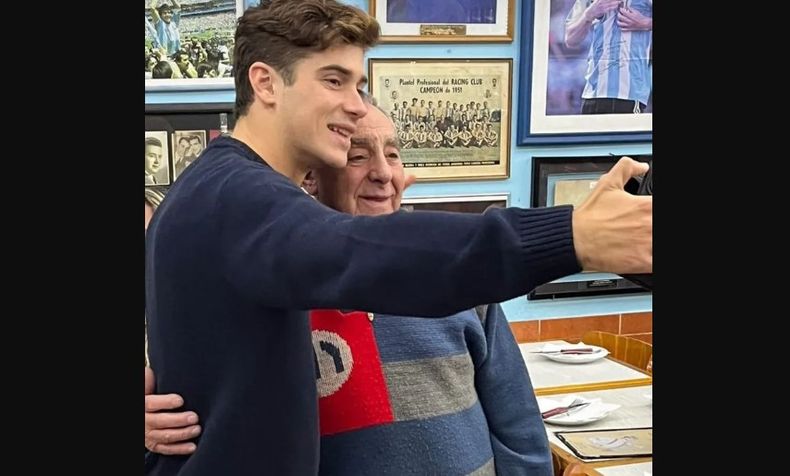 Franco Colapinto con Manolo Diz, dueño de El Cuartito.