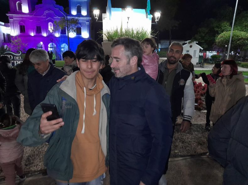 LUCES. Achával presentó la nueva iluminación del centro con un acto en la plaza.