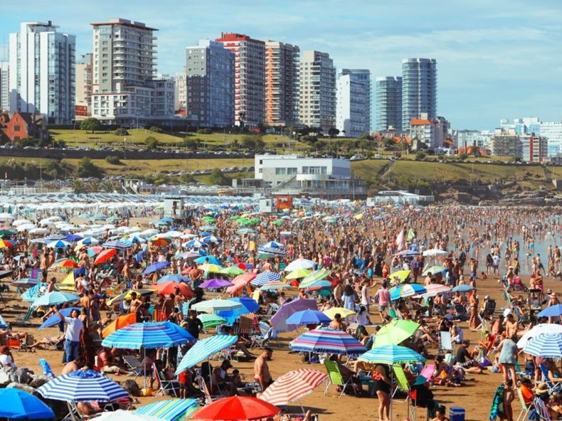 La ciudad es una experiencia integral durante todo el año. (clarin.com).