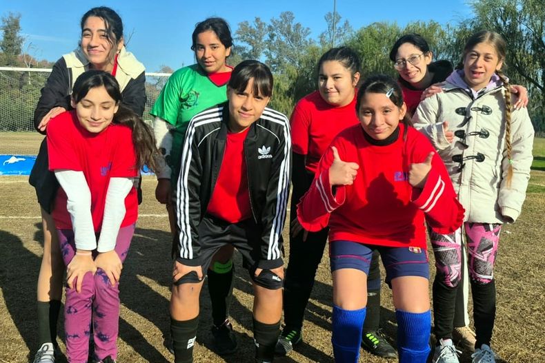 El equipo femenino Sub 16 del Centro de Formación Integral, que clasificó a la etapa Regional.