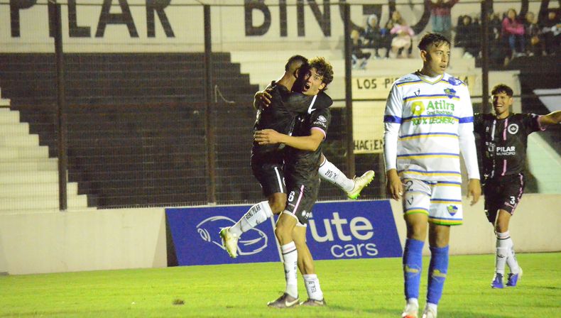 ABRAZO DE GOL. Gerónimo Govi, de gran partido, marcó de cabeza el empate para Real Pilar.&nbsp;
