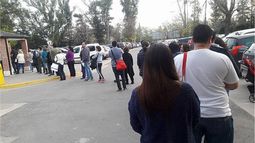 COLAS. Largas esperas y alto costo, lo que muchos pacientes del Austral buscan evitar..