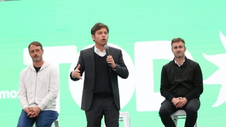 HABITUÉ. Kicillof, en una de sus repetidas visitas al distrito. .