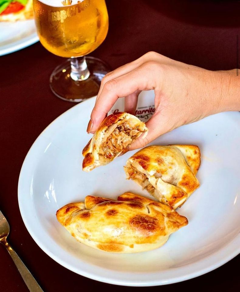 Las empanadas de matambre a la pizza son la nueva incorporación de La Guitarrita.&nbsp;