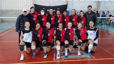 EQUIPO. Las Rojinegras sumaron su quinta victoria de la temporada..