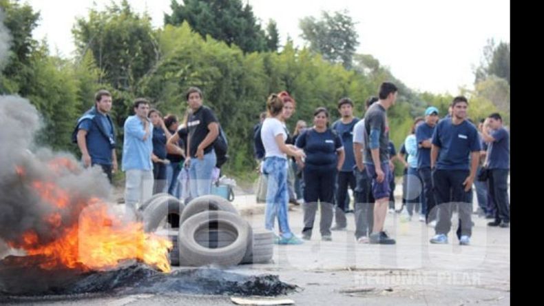 CONFLICTO. El jueves los trabajadores de World Color cortaron el Parque..