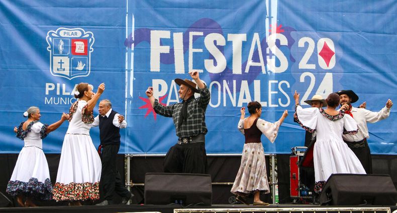 Con una jornada llena de cultura, música e identidad, celebramos unas nuevas #FiestasPatronales de #Zelaya. Junto a familias e instituciones de la localidad, compartimos y disfrutamos las tradiciones que nos representan. Subsecretaría de Cultura Pilar.